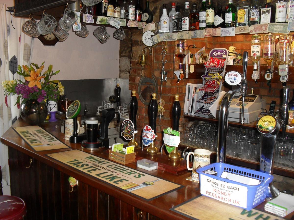 The Mitre Inn เชอร์บอร์น ภายนอก รูปภาพ