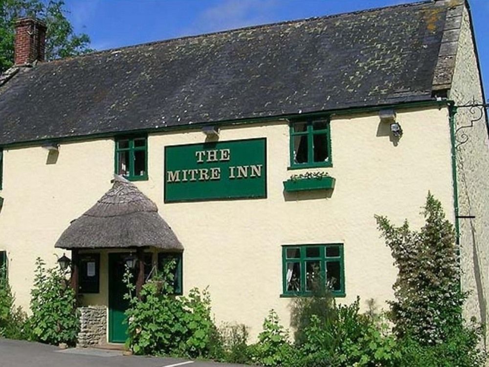 The Mitre Inn เชอร์บอร์น ภายนอก รูปภาพ