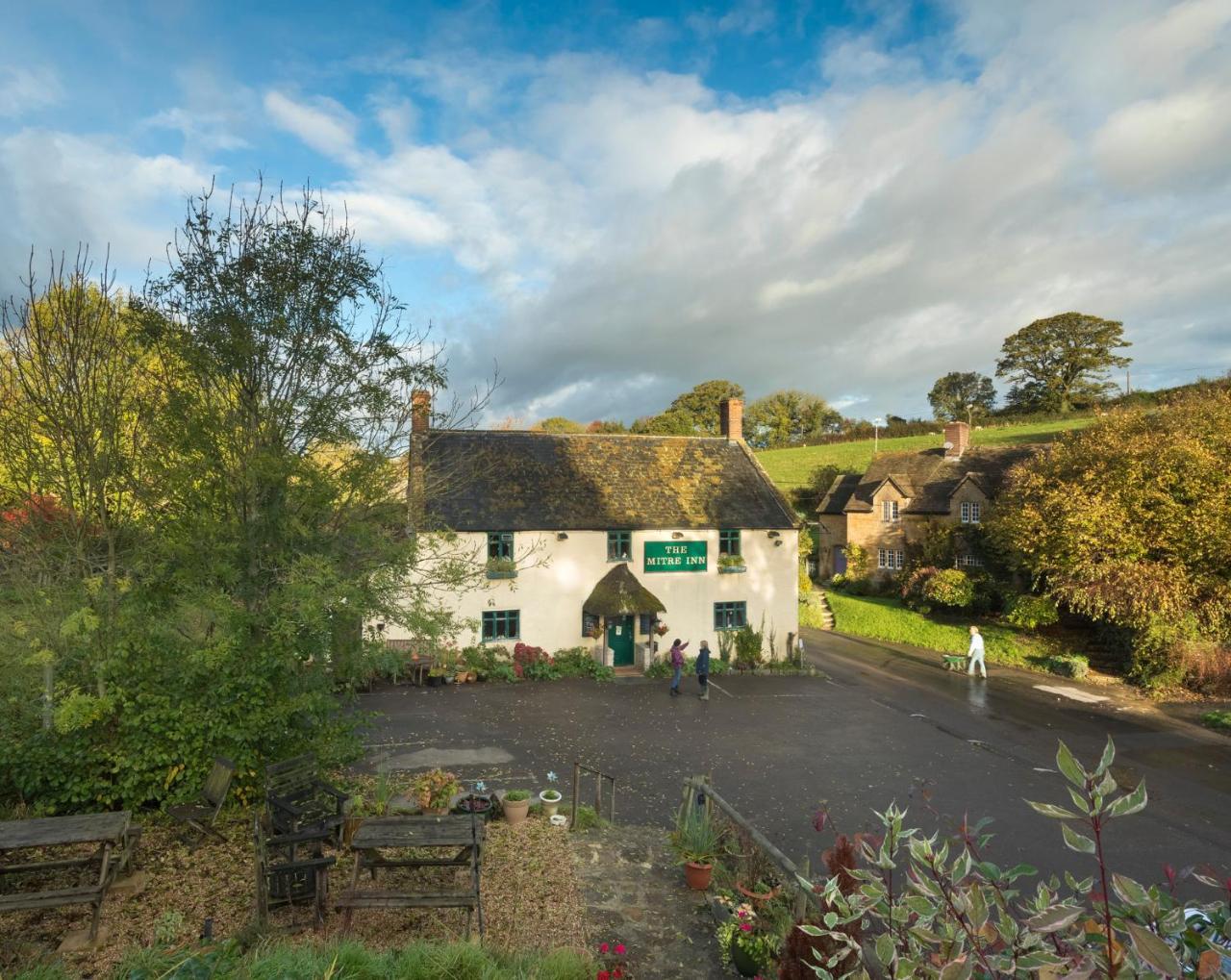 The Mitre Inn เชอร์บอร์น ภายนอก รูปภาพ